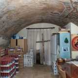 L�ultima tappa del nostro viaggio � un locale all�apparenza anonimo raggiungibile attraversando la sacrestia